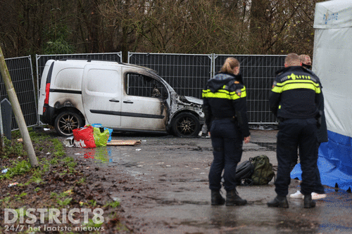 Overleden persoon aangetroffen in uitgebrand busje Rijksstraatweg Delfgauw